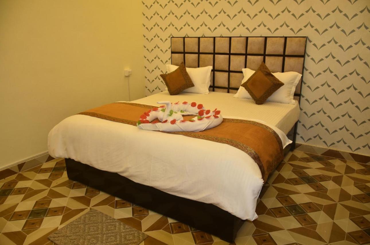 De Costa Palace - Pick And Drop Available Varanasi Exterior photo