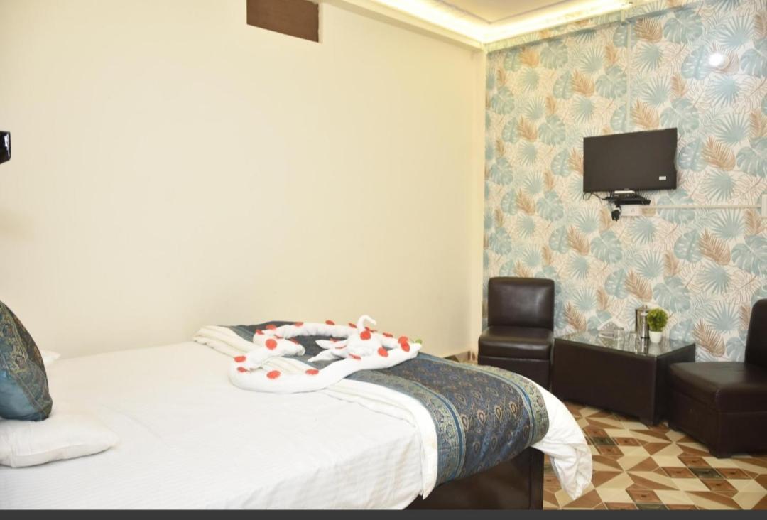 De Costa Palace - Pick And Drop Available Varanasi Exterior photo