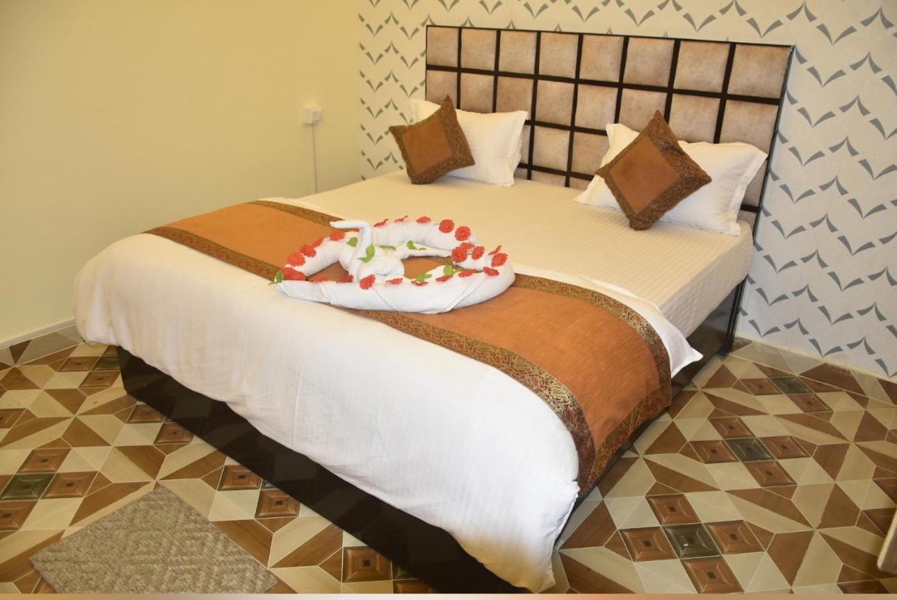 De Costa Palace - Pick And Drop Available Varanasi Exterior photo