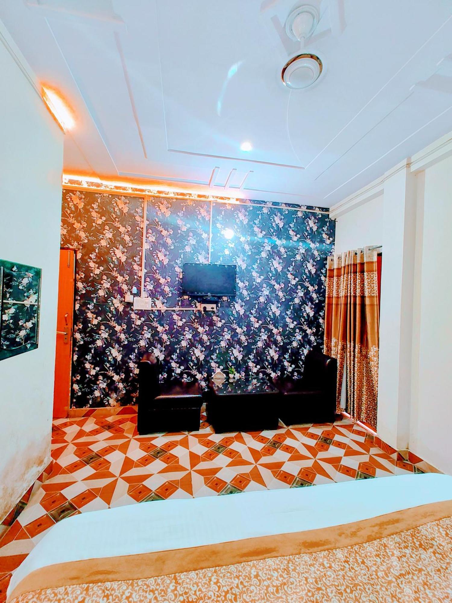 De Costa Palace - Pick And Drop Available Varanasi Exterior photo